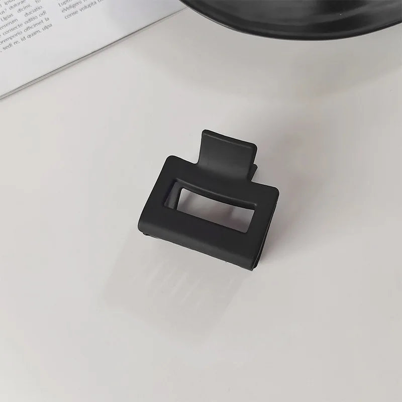 Women Elegant Black Geometric Plastic Hair Claw Lady Sweet Long Hair Holder Toothed Hair Clips Hairpins Fashion Hair Accessories